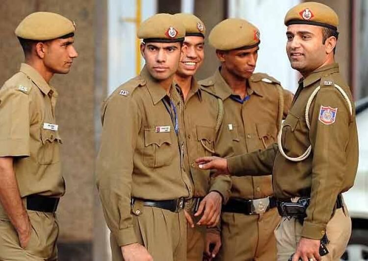 प्रतापगढ़ जेल से हटाए गये आठ कुख्यात अपराधी प्रतापगढ़ जेल से हटाए गये आठ कुख्यात अपराधी