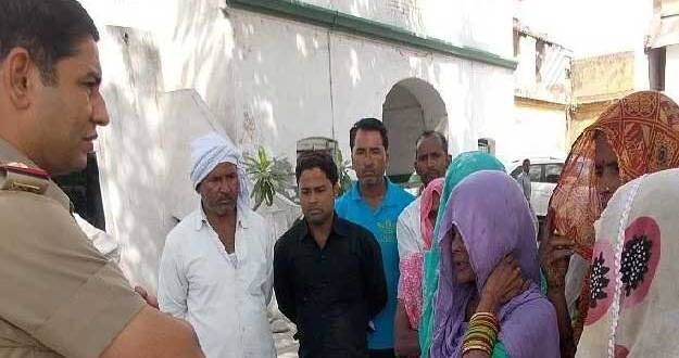 योगी राज: थम नहीं रहा दलितों पर अत्याचार, दबंगों ने दलित महिला को पीटा, काटे बाल योगी राज: थम नहीं रहा दलितों पर अत्याचार, दबंगों ने दलित महिला को पीटा, काटे बाल