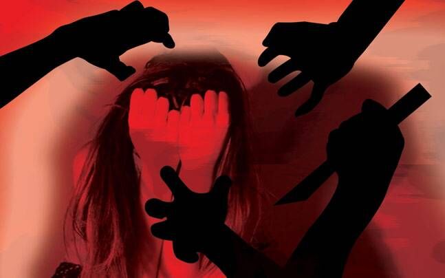 योगीराज: अब मैनपुरी में हैवानियत की हदें पार, तमंचे के बल पर दलित छात्रा से गैंगरेप: पढ़ें पूरी खबर योगीराज: अब मैनपुरी में हैवानियत की हदें पार, तमंचे के बल पर दलित छात्रा से गैंगरेप: पढ़ें पूरी खबर