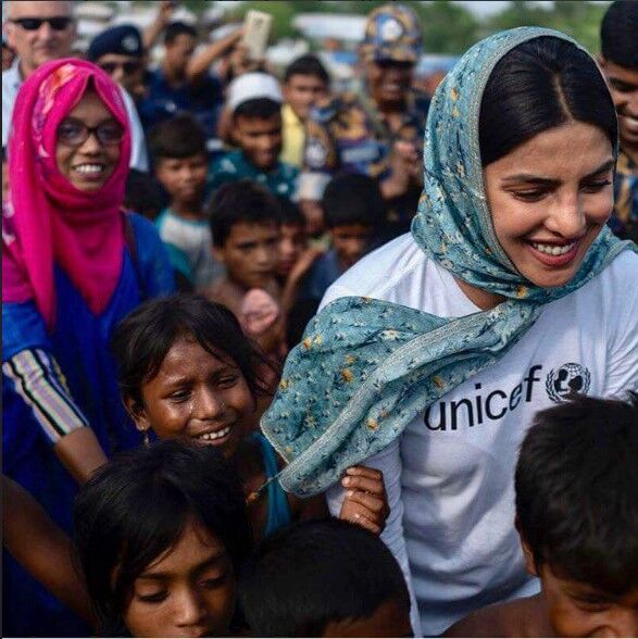 बांग्लादेश में रोहिंग्या समुदाय से मिलने पहुची अभिनेत्री प्रियंका चोपड़ा, जम कर हो रही है तारीफ