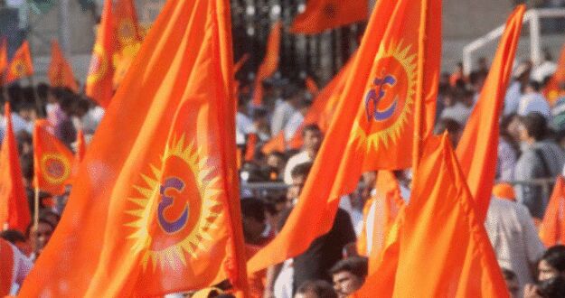 झारखण्ड: बजरंग दल अध्यक्ष की गुंडई से तंग महिला ने चप्पल से पीटा, फ़िर ग्रामीणों ने की घुनाई झारखण्ड: बजरंग दल अध्यक्ष की गुंडई से तंग महिला ने चप्पल से पीटा, फ़िर ग्रामीणों ने की घुनाई