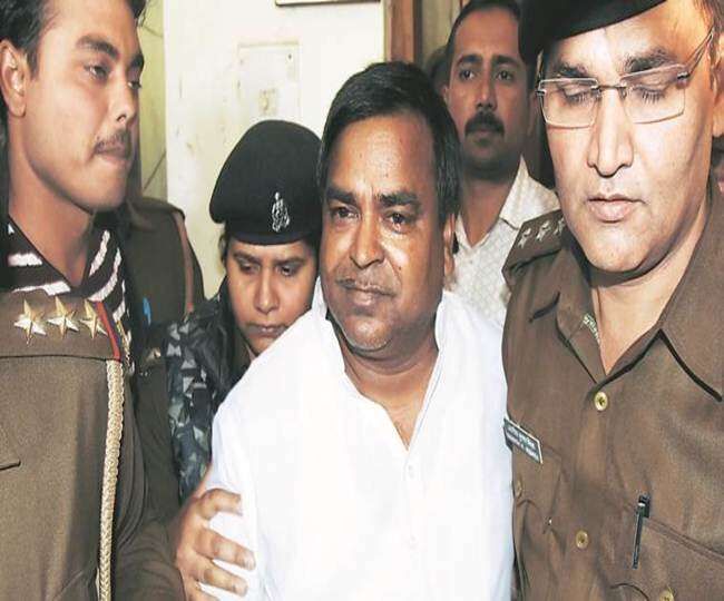 गायत्री प्रजापति गैंगरप केस: कोर्ट ने जारी किया दो अन्य आरोपियों के खिलाफ वारंट: पढ़ें पूरी खबर गायत्री प्रजापति गैंगरप केस: कोर्ट ने जारी किया दो अन्य आरोपियों के खिलाफ वारंट: पढ़ें पूरी खबर