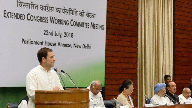 राहुल गांधी ने फिर राफेल विमान सौदे पर फिर बोलै हमला, कहा- कुछ तो दाल में काला है