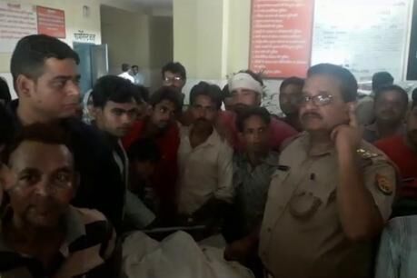 योगीराज: गुंडों का बोलबाला, अलीगढ़ में दो मुस्लिम भाईयों की सरेआम गोली मारकर हत्या योगीराज: गुंडों का बोलबाला, अलीगढ़ में दो मुस्लिम भाईयों की सरेआम गोली मारकर हत्या