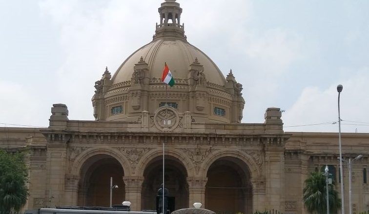 अभी-अभी: यूपी विधानसभा में विस्फोटक मिलने से हड़कंप, सुरक्षा में हुई भारी चूक: पढ़ें पूरी खबर अभी-अभी: यूपी विधानसभा में विस्फोटक मिलने से हड़कंप, सुरक्षा में हुई भारी चूक: पढ़ें पूरी खबर