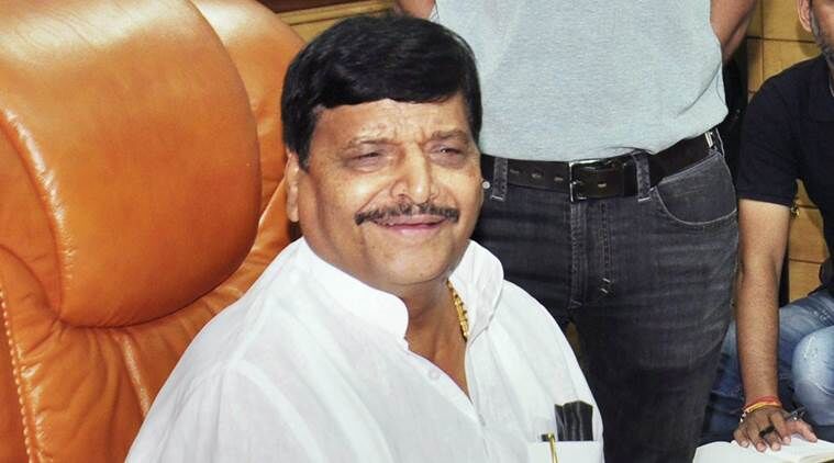 चाचा-भतीजा वार: शिवपाल की फिर गीदड़भभकी, कहा- मुलायम के नेतृत्व में बनेगा नया मोर्चा! चाचा-भतीजा वार: शिवपाल की फिर गीदड़भभकी, कहा- मुलायम के नेतृत्व में बनेगा नया मोर्चा!