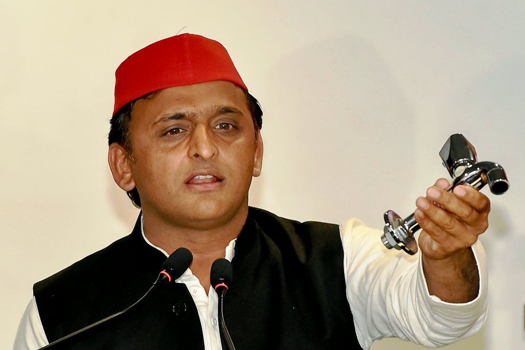 बंगला विवाद: अखिलेश यादव ने दिया योगी को चुनौती, कहा- मैं टोंटी लौटाने को तैयार हूं, सरकार मेरा मंदिर और भगवान लौटाए