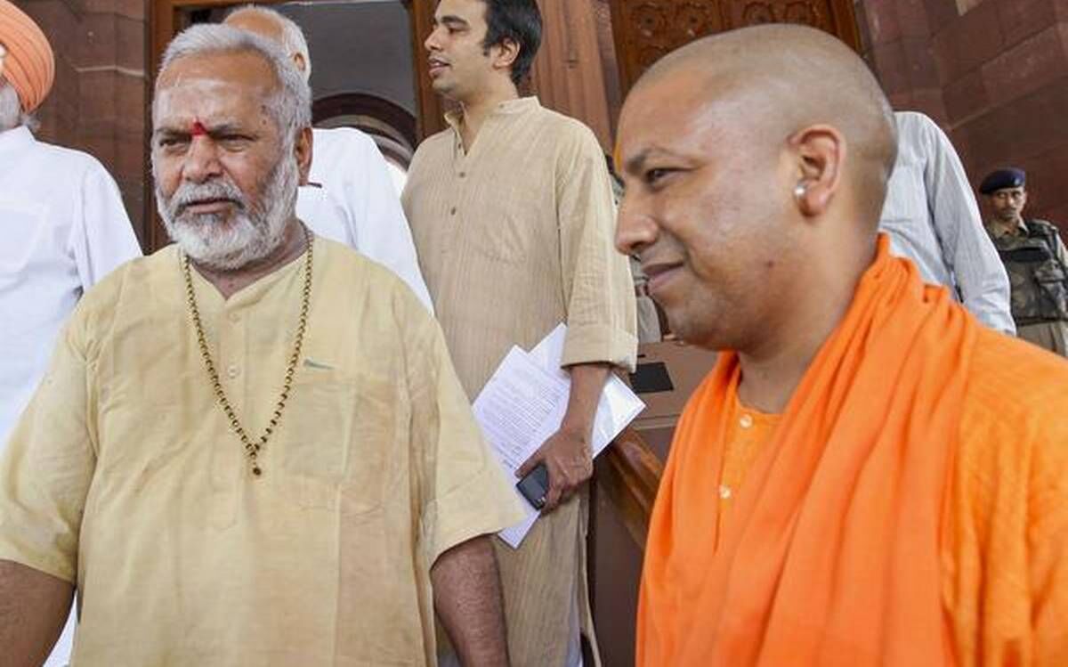 BREAKING: चिन्मयानंद ने SIT के सामने कबूली छात्रा से मालिश वाली हरकत, कहा- अपने किए पर हूं शर्मिंदा BREAKING: चिन्मयानंद ने SIT के सामने कबूली छात्रा से मालिश वाली हरकत, कहा- अपने किए पर हूं शर्मिंदा