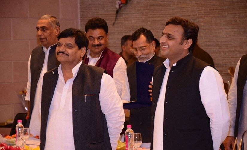 BREAKING:जल्द ही एक होंगे अखिलेश और शिवपाल ,दोनों में सुलह के आसारः सूत्र BREAKING:जल्द ही एक होंगे अखिलेश और शिवपाल ,दोनों में सुलह के आसारः सूत्र