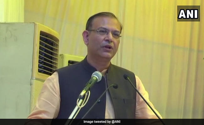 हवाई किराया आज की तारीख में ऑटो रिक्शा से भी कम है: जयंत सिन्हा हवाई किराया आज की तारीख में ऑटो रिक्शा से भी कम है: जयंत सिन्हा