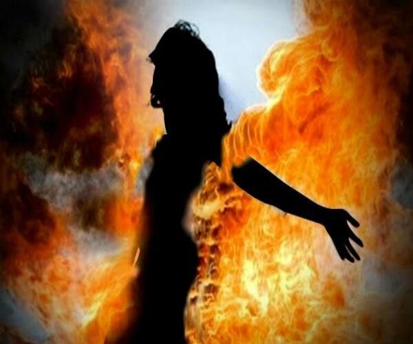 योगीराज: बलात्कार में नाकाम रहने पर युवती को जिंदा जलाया, हालत नाजुक