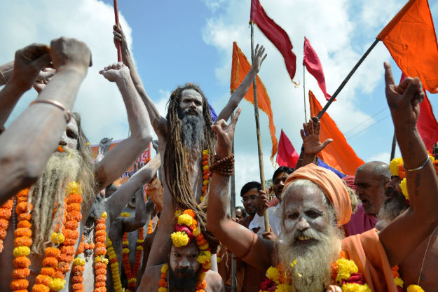 योगी सरकार का फरमान, अयोध्या के साधुओं का होगा सत्यापन, साधु समाज में ज़बरदस्त रोष