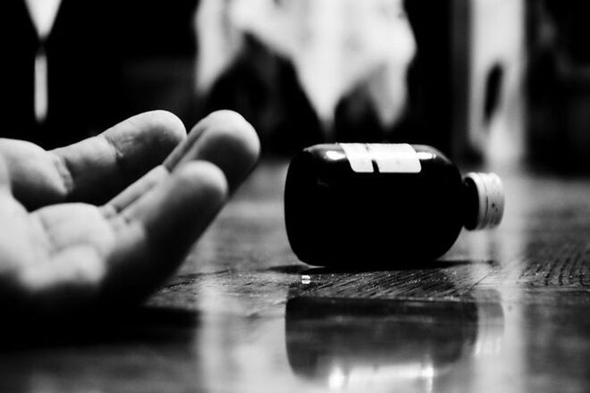 योगी राज: भूख की मार झेल ना पाई तो मां-बेटी ने जहर खाकर किया आत्महत्या, पसरा मातम योगी राज: भूख की मार झेल ना पाई तो मां-बेटी ने जहर खाकर किया आत्महत्या, पसरा मातम
