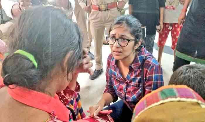 उन्नाव रेप पीड़िता की हालत खराब, 7 दिन बाद भी नहीं आया होश, गले में छेद कर दी जा रही ऑक्सीजन उन्नाव रेप पीड़िता की हालत खराब, 7 दिन बाद भी नहीं आया होश, गले में छेद कर दी जा रही ऑक्सीजन