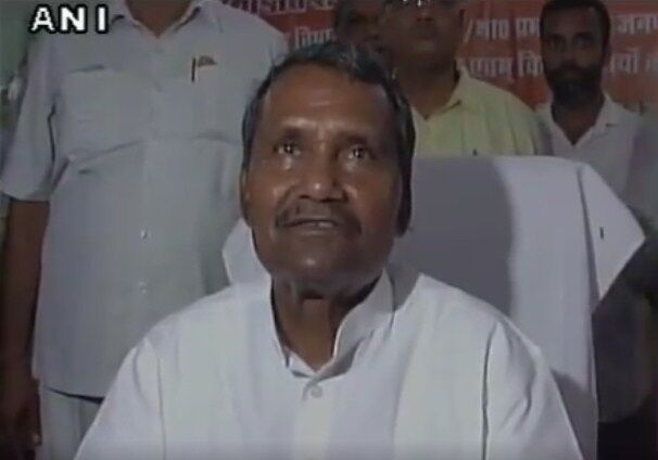 GST का फुल फॉर्म नहीं बता पाए योगी के मंत्री, देखें वीडियो GST का फुल फॉर्म नहीं बता पाए योगी के मंत्री, देखें वीडियो