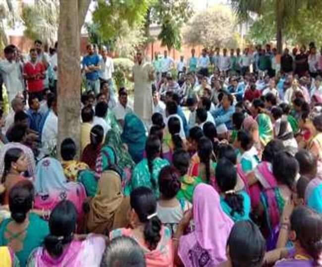 योगीराज: क्या सच में स्वतंत्रता दिवस के दिन इस्लाम धर्म अपनाएंगे शिक्षामित्र? शिक्षामित्रों के दावे सच जानिए योगीराज: क्या सच में स्वतंत्रता दिवस के दिन इस्लाम धर्म अपनाएंगे शिक्षामित्र? शिक्षामित्रों के दावे सच जानिए