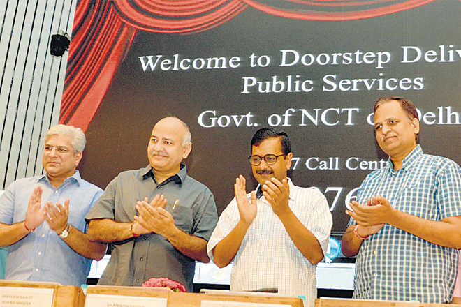 केजरीवाल की होम डिलीवरी स्कीम पहले दिन ही गड़े कामयाबी के झंडे, 21 हजार फोन आए, CM केजरीवाल खुद कर रहे निगरानी केजरीवाल की होम डिलीवरी स्कीम पहले दिन ही गड़े कामयाबी के झंडे, 21 हजार फोन आए, CM केजरीवाल खुद कर रहे निगरानी