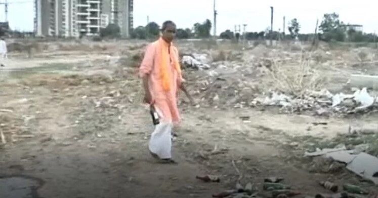 जयपुर: मोदी के कार्यक्रम में ही उड़ी स्वच्छ भारत मिशन की धज्जियां, खुले में शौच करते नजर आए लाभार्थी
