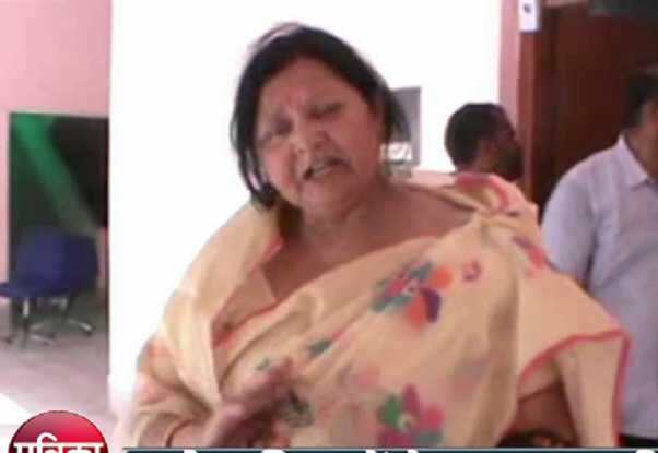 योगीराज: उत्तर प्रदेश के बलिया में भाजपा की महिला नेता ने किया आत्मदाह का ऐलान: जाने क्या है मामला