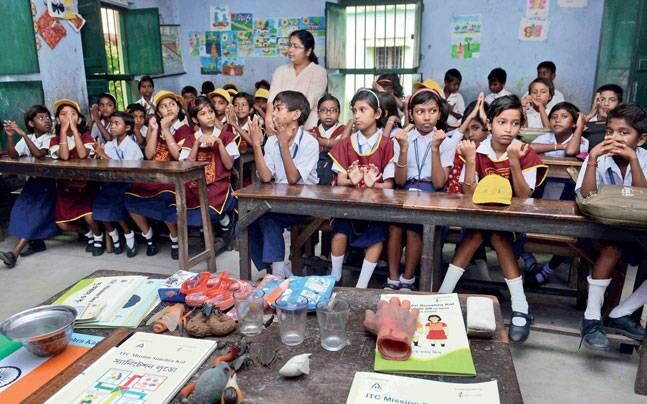 योगी सरकार ने प्राइमरी शिक्षकों को दिया जोरदार झटका, पांच साल बाद ही बदल पाएंगे जिला योगी सरकार ने प्राइमरी शिक्षकों को दिया जोरदार झटका, पांच साल बाद ही बदल पाएंगे जिला