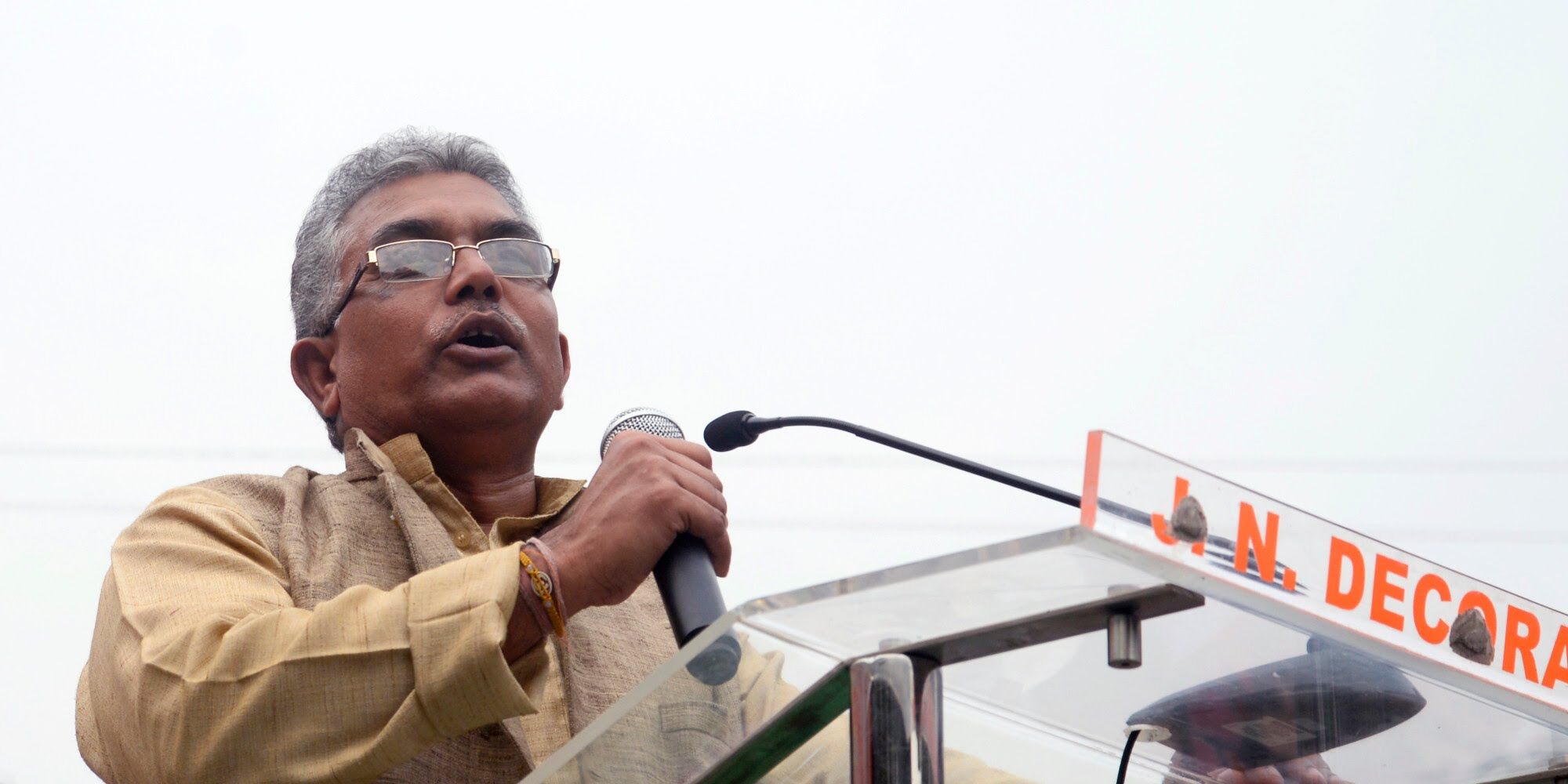बंगाल भाजपा अध्यक्ष ने उड़ाई संविधान की धज्जियाँ, कहा कश्मीर से कन्याकुमारी तक गूंजेंगे जय श्री राम के नारे, विरोध करने वाले बन जाएँगे इतिहास बंगाल भाजपा अध्यक्ष ने उड़ाई संविधान की धज्जियाँ, कहा कश्मीर से कन्याकुमारी तक गूंजेंगे जय श्री राम के नारे, विरोध करने वाले बन जाएँगे इतिहास