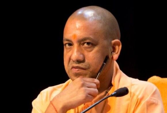 योगी युग: लखनऊ में भाजपा विधायक के पति की गुंडई, थाने में घुस दरोगा से भिड़ गए पूर्व विधायक योगी युग: लखनऊ में भाजपा विधायक के पति की गुंडई, थाने में घुस दरोगा से भिड़ गए पूर्व विधायक