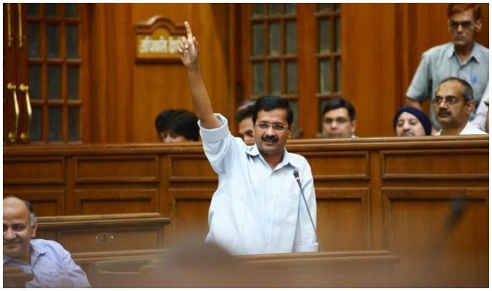 SC के फैसले के बाद भी दिल्ली में अधिकारों पर जंग जारी, ट्रांसफर-पोस्टिंग पर सरकार के आदेश मानने से अफसरों का इनकार SC के फैसले के बाद भी दिल्ली में अधिकारों पर जंग जारी, ट्रांसफर-पोस्टिंग पर सरकार के आदेश मानने से अफसरों का इनकार
