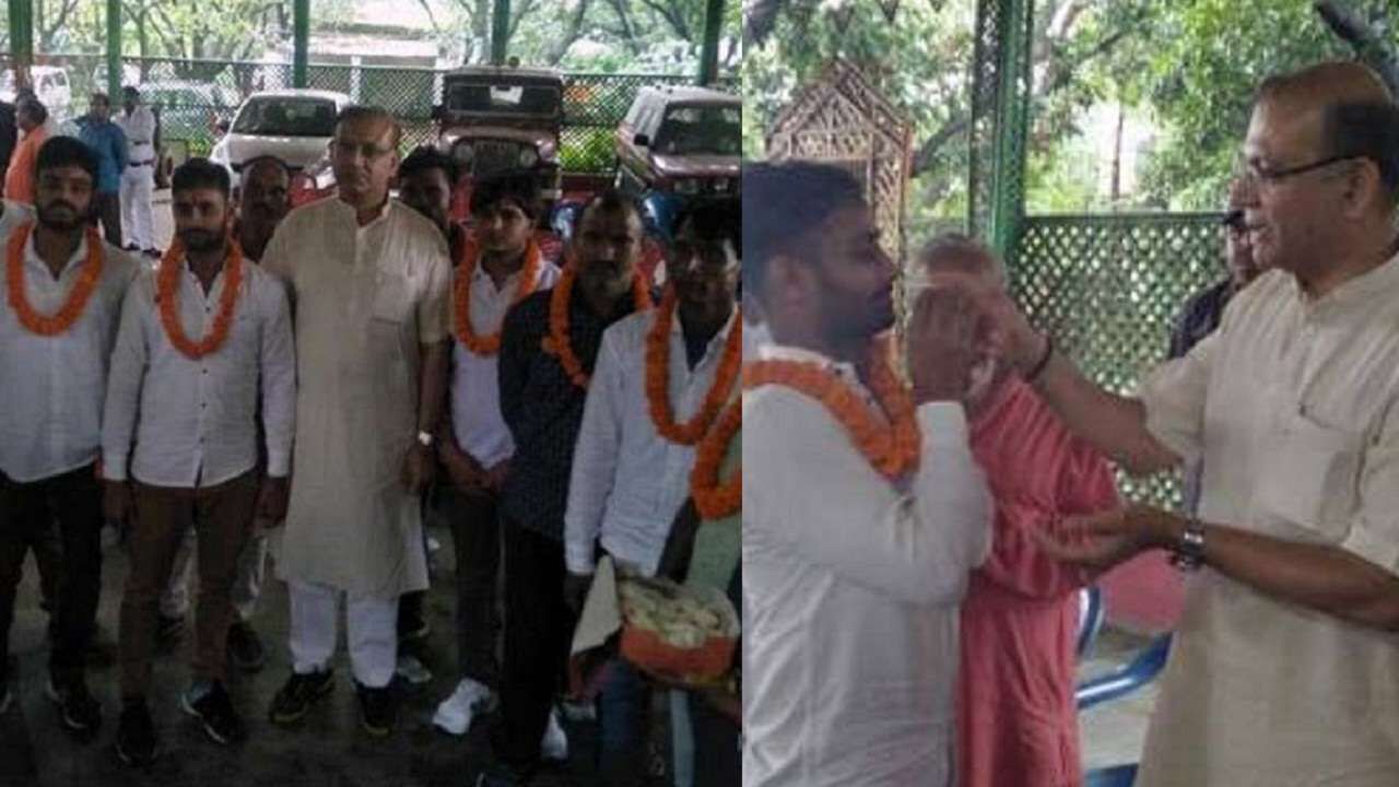 मोदी के इस मंत्री ने अलीमुद्दीन के हत्यारों को माला पहनाई, मिठाई खिलाकर किया स्वागत