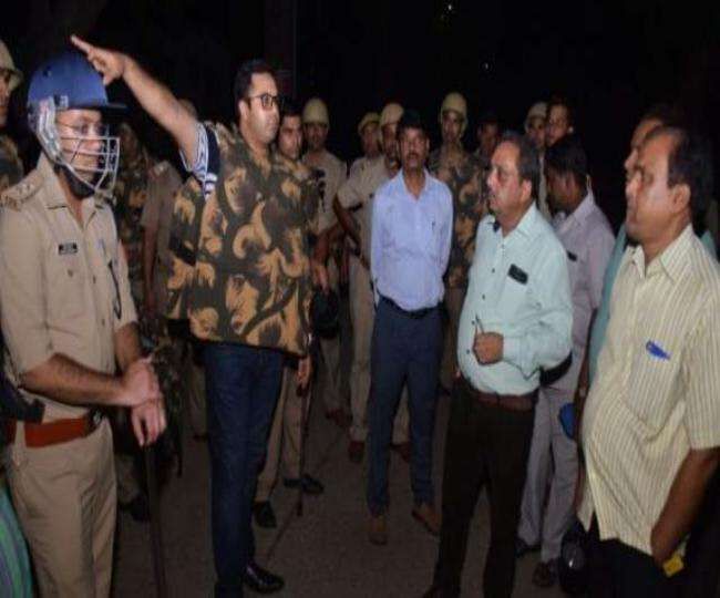 योगीराज: कानपुर में देर रात गुंडों का तांडव, हॉस्टल में जूनियर छात्रों पर हमला! योगीराज: कानपुर में देर रात गुंडों का तांडव, हॉस्टल में जूनियर छात्रों पर हमला!