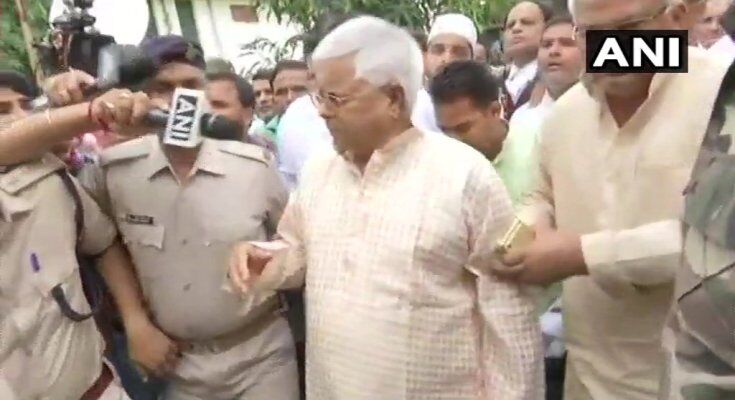 110 दिन बाहर बिताने के बाद लालू यादव का रांची कोर्ट में सरेंडर 110 दिन बाहर बिताने के बाद लालू यादव का रांची कोर्ट में सरेंडर