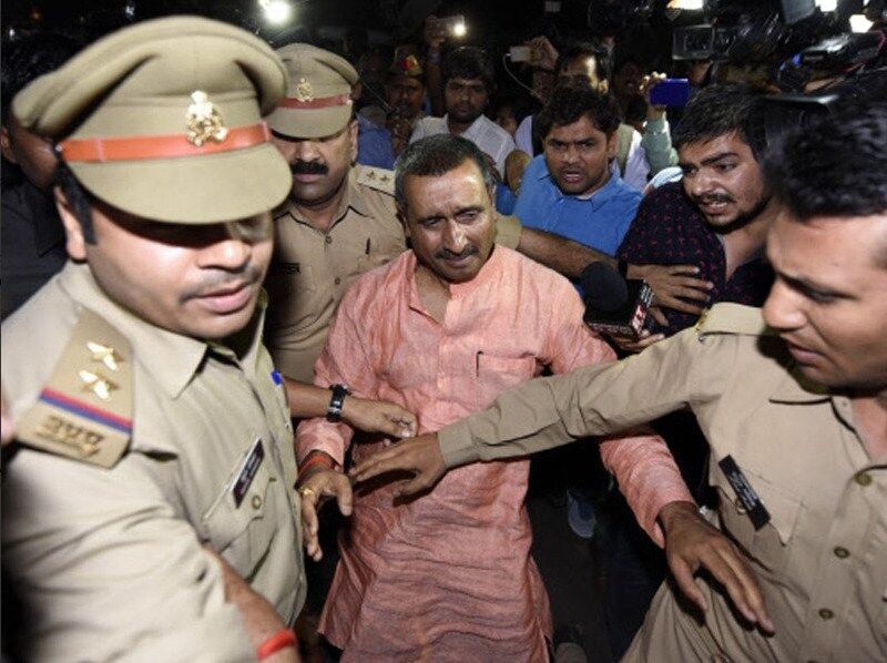उन्नाव गैंगरेप केस: कब्र से निकाल कर पोस्टमॉर्टम के लिए भेजा गया मुख्य गवाह यूनुस का शव, राहुल गांधी ने उठाए थे मौत पर सवाल