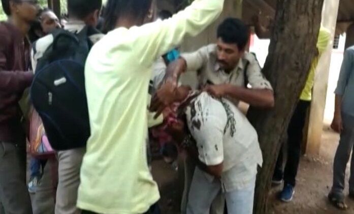 नाराज़ जनता ने भाजपा नेता हरीश वर्मा के चेहरे पर पोत दी कालिख: जानिए क्या है पूरा मामला