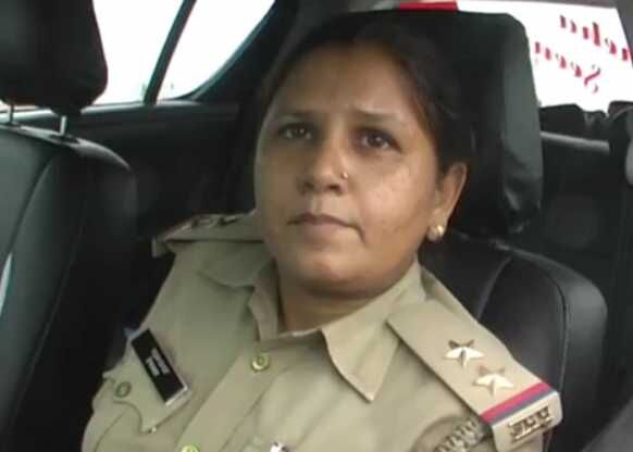योगीराज: भाजपा विधायक के गुर्गों की गुंडई, महिला पुलिस अफसर से की अभद्रता: पढ़े पूरी खबर योगीराज: भाजपा विधायक के गुर्गों की गुंडई, महिला पुलिस अफसर से की अभद्रता: पढ़े पूरी खबर