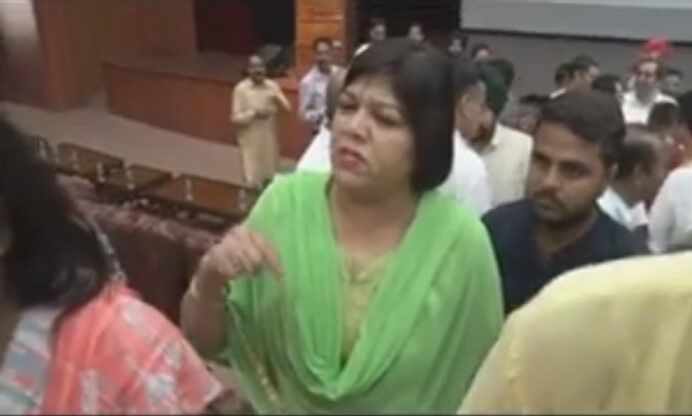 VIDEO: बीजेपी महिला नेता का सनसनीखेज खुलासा, बोलीं- पार्टी में जो महिला नेताओ के साथ सोती है उसे ही प्रमोशन मिलता है! VIDEO: बीजेपी महिला नेता का सनसनीखेज खुलासा, बोलीं- पार्टी में जो महिला नेताओ के साथ सोती है उसे ही प्रमोशन मिलता है!
